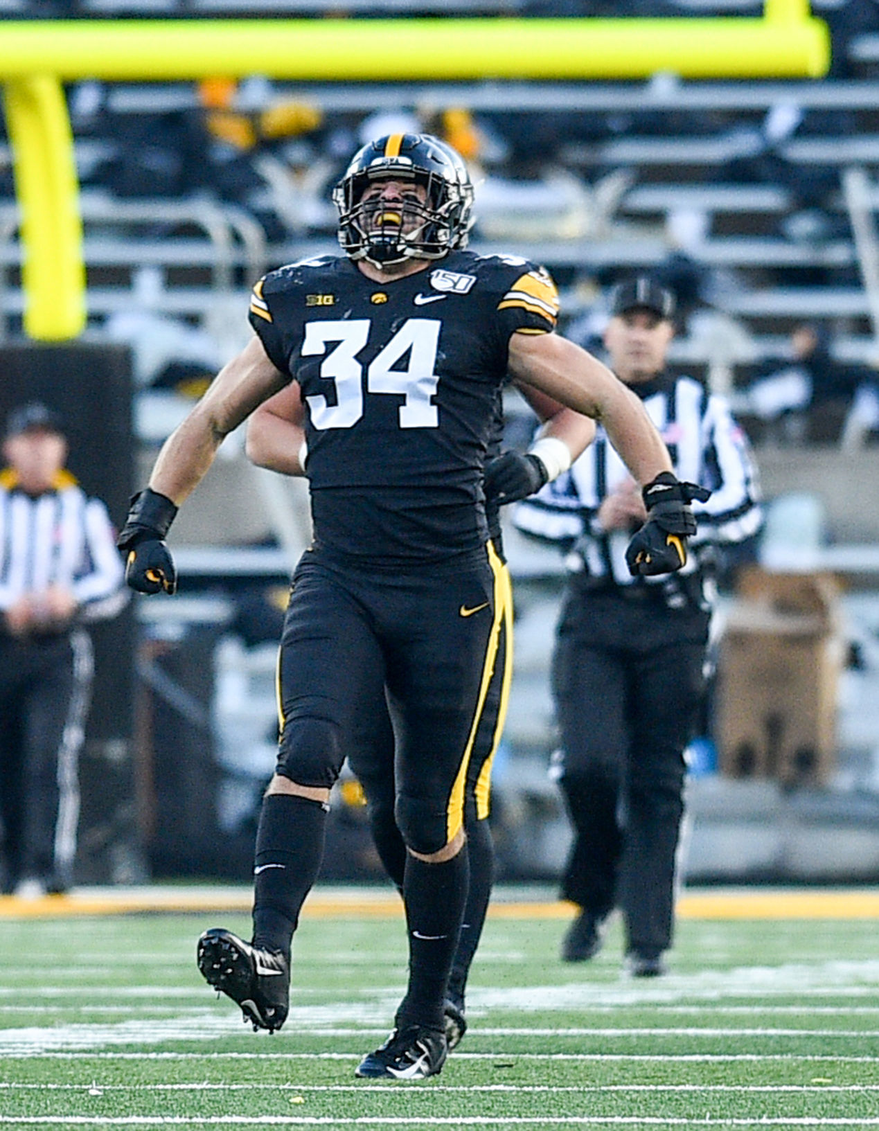 111619-qct-spt-iowa-minn-foot-142a.jpg